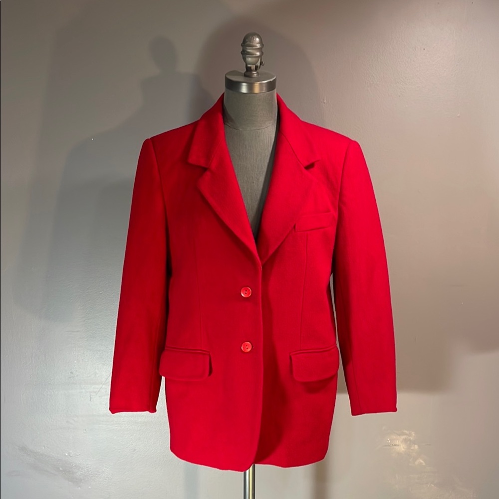 Classic Red 80% Wool/20% Nylon Petite size 12 Blazer with Structured Shoulders!